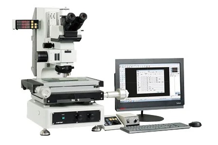 Mitutoyo toolmakers microscope
